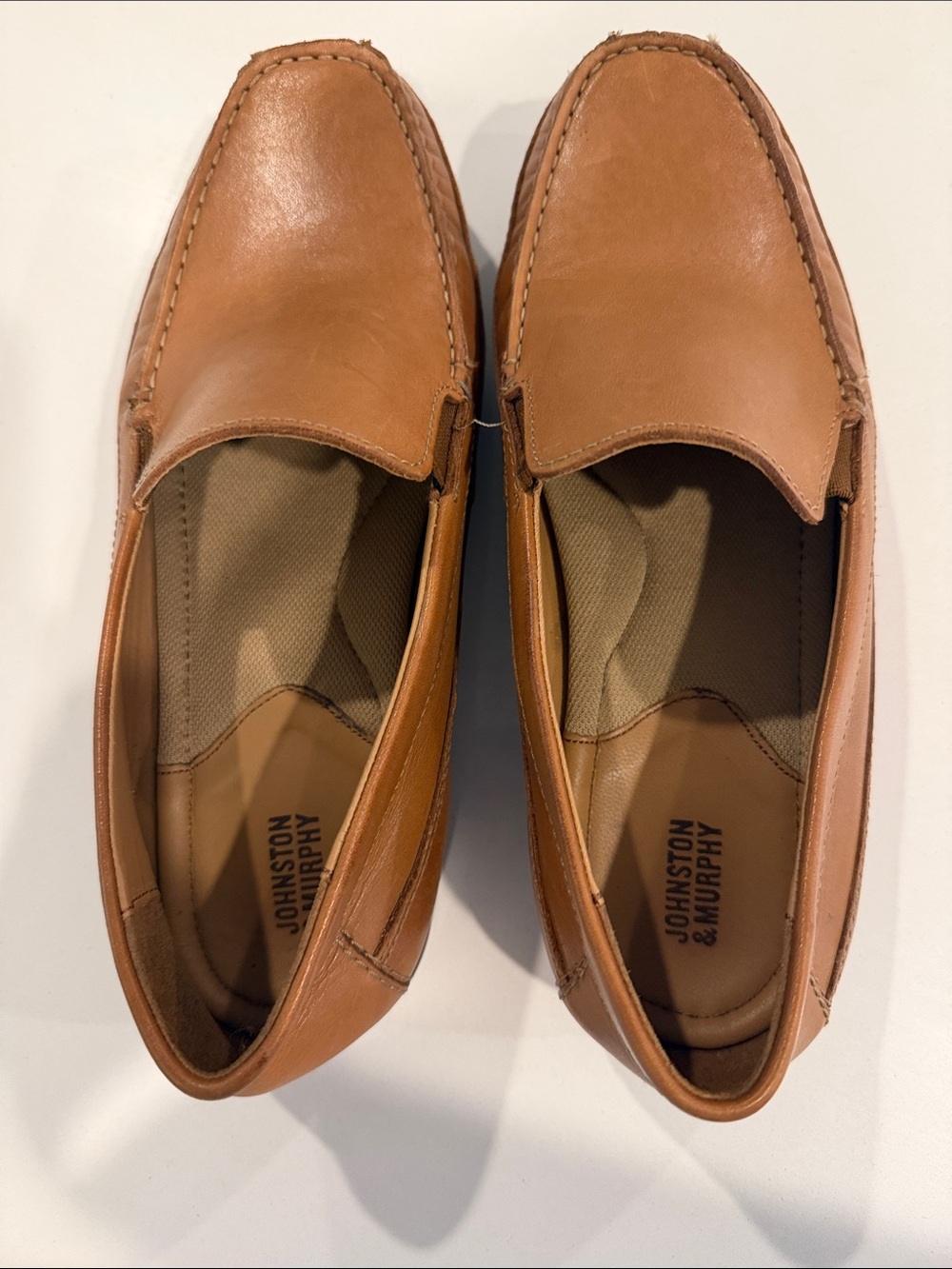 Boys/Mens Johnston & Murphy size 5 M loafers/dress shoes. Tan leather, like new